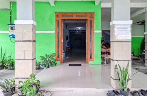 Surakarta Hotel | RedDoorz near Tugu Kartasura 2