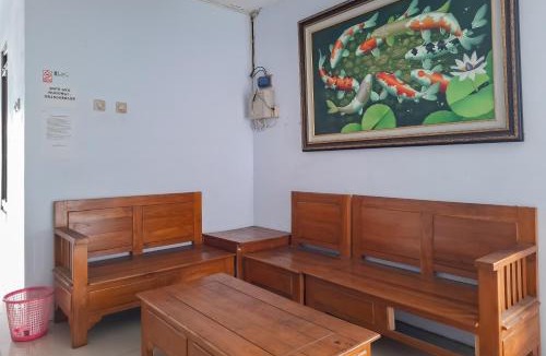 Surakarta Hotel | RedDoorz near Tugu Kartasura 2