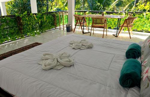 Bukti Hotel | Skylodge B&B - North Bali Jungle Retreat with Fine Dining & Eco Pool