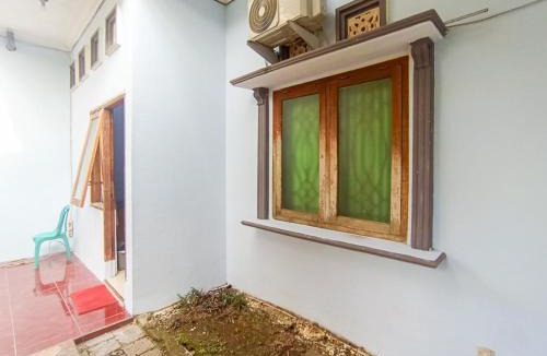 Kalangbret Hotel | Urbanview Hotel Trisna Srabah