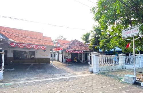 Sidoarjo Hotel | Wisma Kartini Syariah near Alun Alun Sidoarjo RedPartner