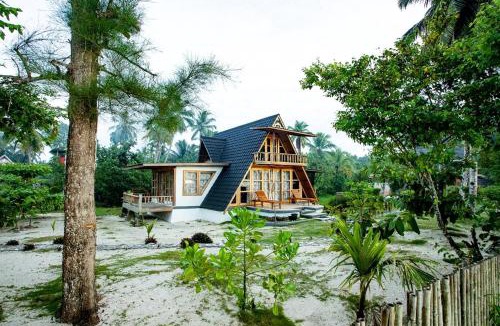 Pulau Masokut House | Mentawai Balcony - Beachfront family surf resort with stunning ocean views