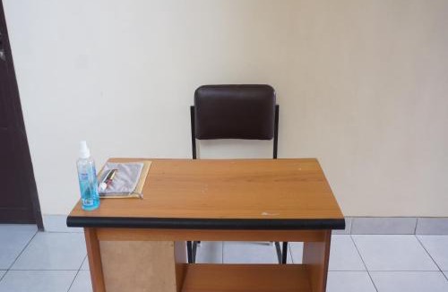Pallangga Hotel | OYO 93875 Tifar House Near Lapangan Raja-raja