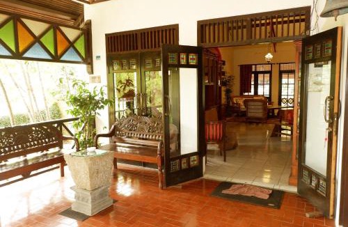 Oro Oro Ombo Hotel | Hotel O Cemara's Homestay