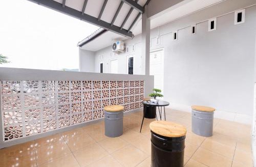 Mertoyudan Hotel | Hotel O Nareswari Guest House Syariah