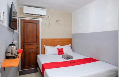 Surabaya Hotel | RedDoorz Near Mulyosari