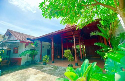 Bandung House | Homestay Omah Joglo