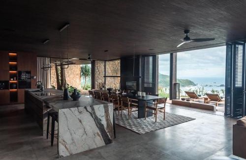 Praya Barat Resort | Tampah Hills
