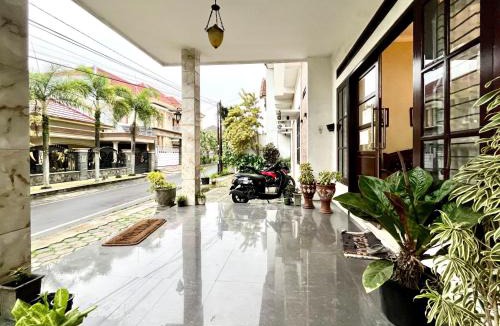 Malang Hotel | D Maktab Syariah Mitra RedDoorz Malang