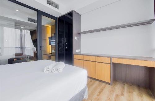 Pinang Apartment | Good and Restful 1BR at The Smith Alam Sutera Apartment By Travelio