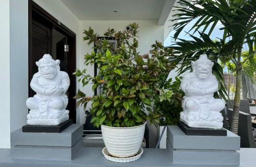 Senggigi House | Villa Rumah Putih Abu Abu
