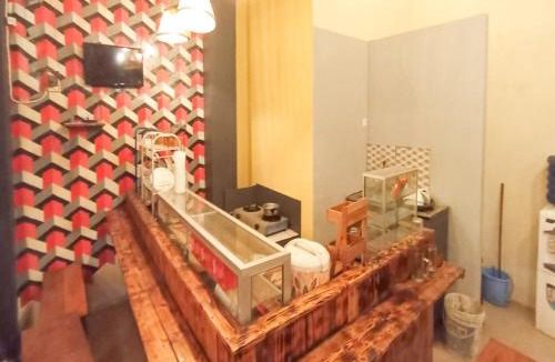 Jombang Hotel | Ariska Room near Alun Alun Jombang RedPartner