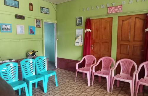 Moni House | Homestay Century Moni Waturaka