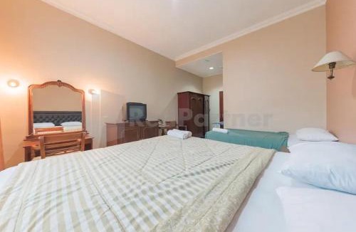 Cilimus Hotel | Hotel Ayong Linggarjati Kuningan Mitra RedDoorz