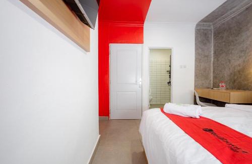 Mampang Prapatan House | RedDoorz Plus at Jalan Gatot Subroto Jakarta