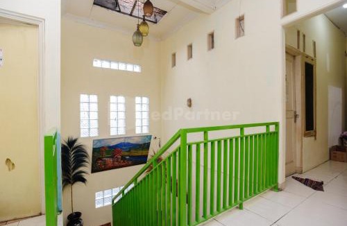 Depok Hotel | Fajar Inn Mitra RedDoorz