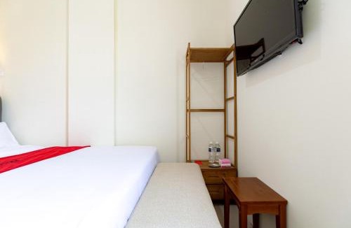 Tanjung Uncang Hotel | RedDoorz Plus at Komplek ABC Batu Aji Batam