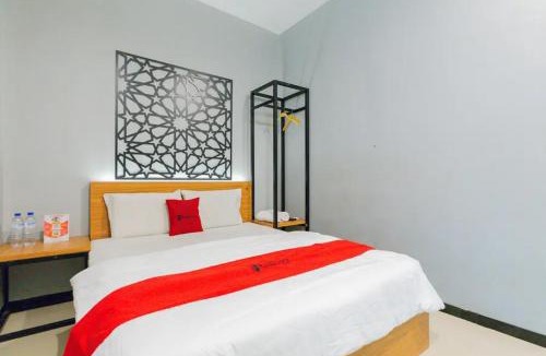 Surabaya Hotel | RedDoorz @ Manukan Surabaya