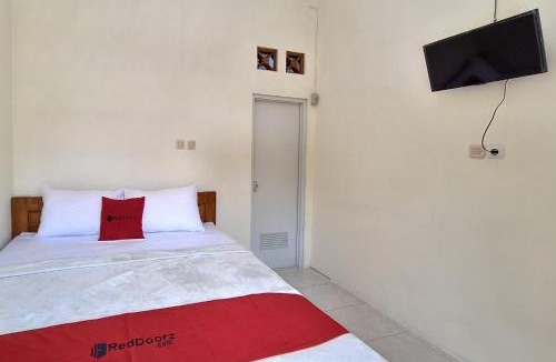 Banguntapan Hotel | Reddoorz Syariah near Terminal Bus Giwangan