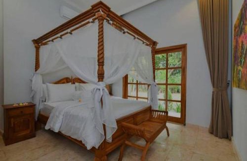 Banjartegehe Villa | Beachfront Private VILLA & POOL