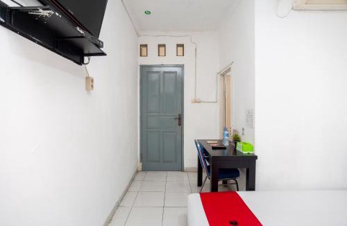 Pekayon Jaya House | RedDoorz Syariah near Grand Galaxy Park