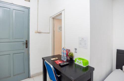 Pekayon Jaya House | RedDoorz Syariah near Grand Galaxy Park