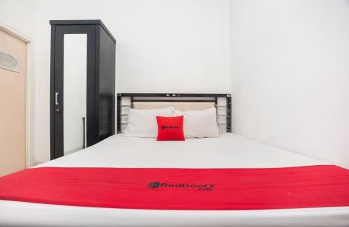 Pekayon Jaya House | RedDoorz Syariah near Grand Galaxy Park