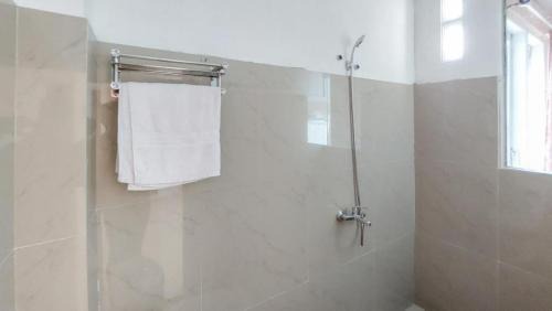 Caruban Hotel | Artayya Puri 3 Syariah near Terminal Caruban Mitra RedDoorz