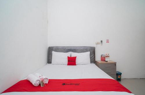 Waru Hotel | RedDoorz near RS Mitra Keluarga Waru