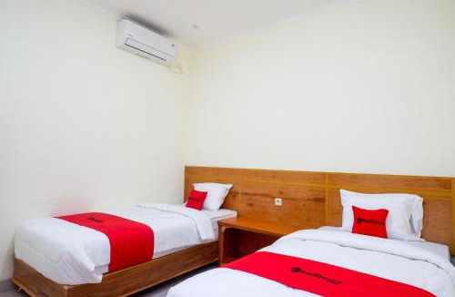 Purwokerto Hotel | RedDoorz near Rita Supermall Purwokerto 2
