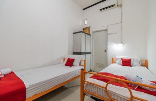 Bogor Barat Hotel | RedDoorz near Terminal Bubulak Bogor