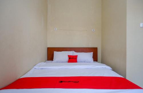 Wonosobo Hotel | RedDoorz Syariah near Terminal Mendolo Wonosobo 2