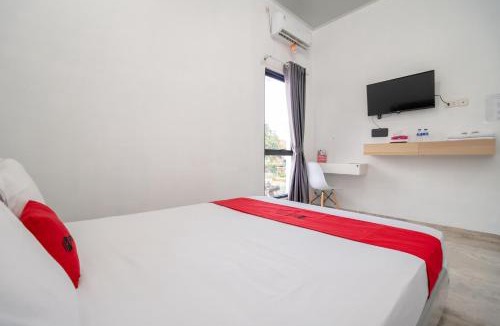 Rajabasa Hotel | RedDoorz near Tugu Coklat Pesawaran Lampung