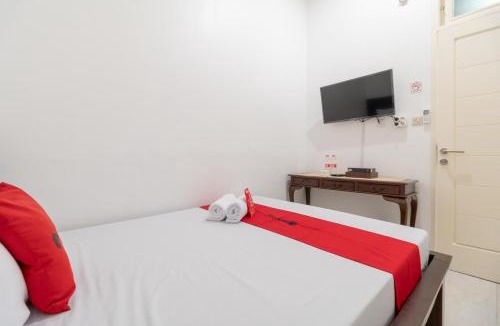 Bekasi Hotel | RedDoorz Syariah near Summarecon Mall Bekasi