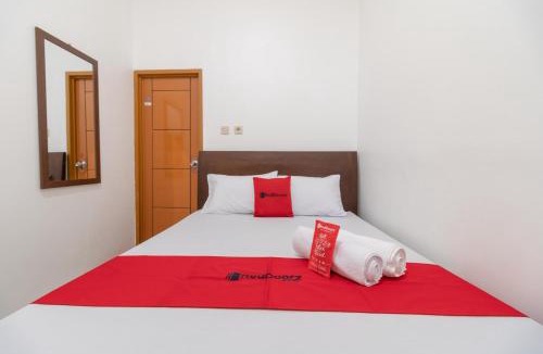 Bekasi Hotel | RedDoorz Syariah near Summarecon Mall Bekasi