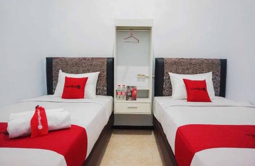 Malang Hotel | RedDoorz near Velodrome Malang 2