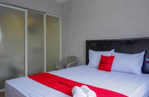 Semarang Hotel | RedDoorz @ City Park Medoho Semarang