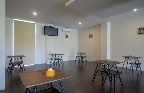 Baki Hotel | RedDoorz Plus near Solo Baru