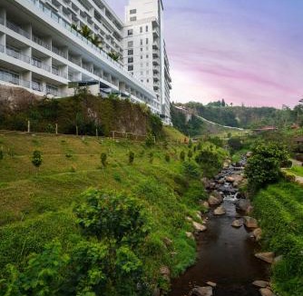 Cipanas Hotel | Le Eminence Puncak Hotel Convention & Resort