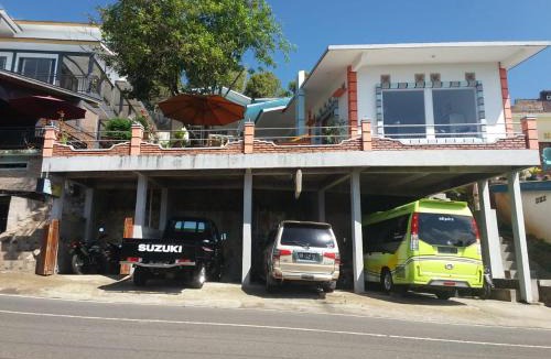 Moni House | Bintang Bungalow Tour & Travel