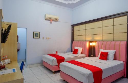 Pekalongan Hotel | RedDoorz Plus Syariah near Stasiun Pekalongan 2