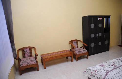 Kalipuro House | Rumah Eyang Guest House