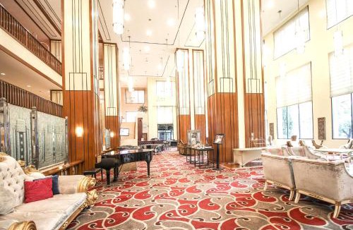 Gambir Hotel | Redtop Hotel & Convention Center