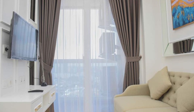 Modern And Comfy 2Br At Menteng Park Apartment