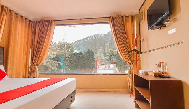 Red Chilies Hill Hotel