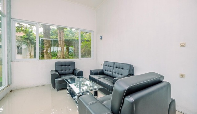 Minimalist Studio Room At Graha Wishnu Guest House