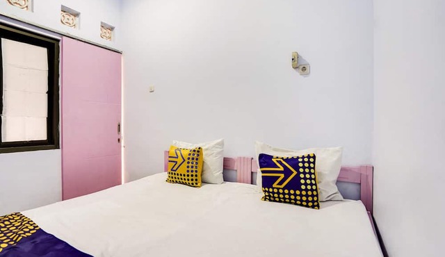 OYO Life 91626 Rr Kost Putri Syariah in Lumajang