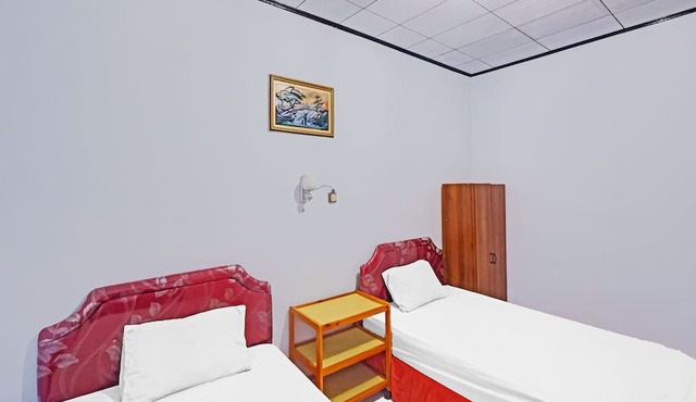 Hotel O Wisma Arwini Syariah Near Benteng Balangnipa in Sinjai Utara