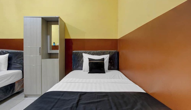 Hotel O near Ahmad Dahlan University formerly Endrayanti Inn