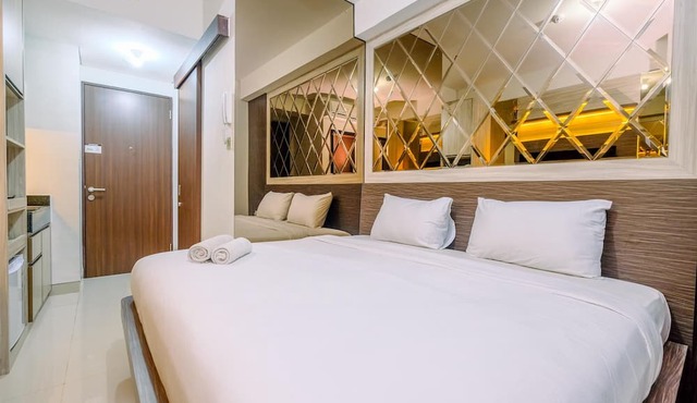 Warm And Minimalist Studio Room Transpark Cibubur Apartment